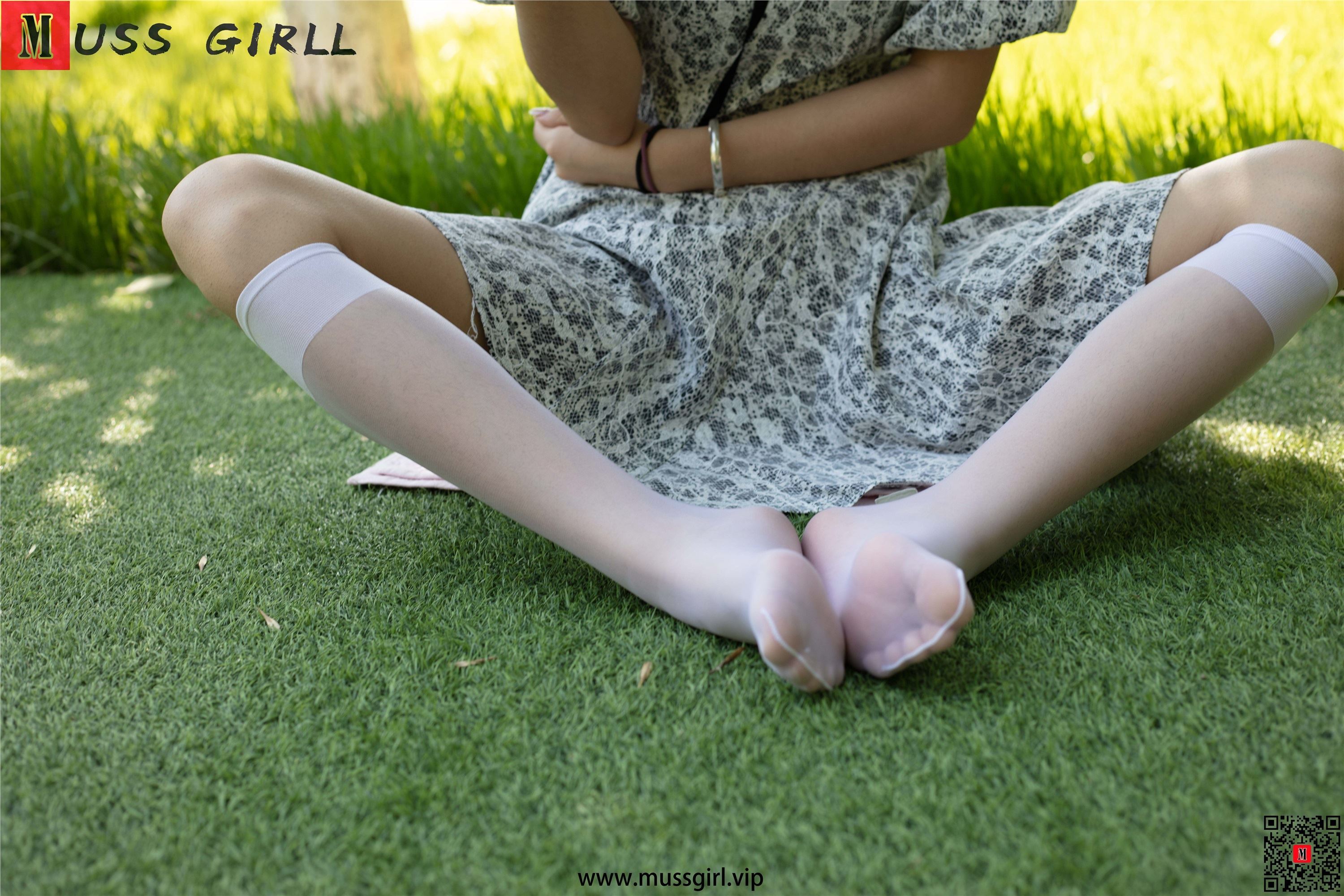 MussGirl慕丝女郎  NO.209 公园碎花裙过膝白丝